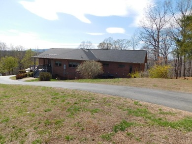Beautiful maintained one level Brick Home on 5.50 in Elon that - photo 3