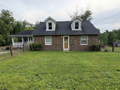 Welcome home to this charming 3 bedroom, 2 bath rock house - photo 3