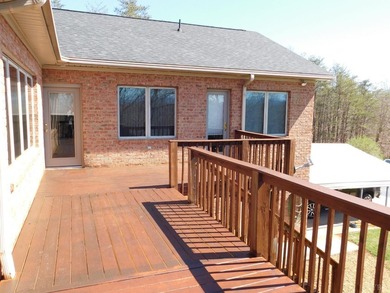 Beautiful maintained one level Brick Home on 5.50 in Elon that - photo 6