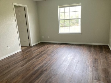 Schedule your tour of this open concept, well maintained & - photo 14