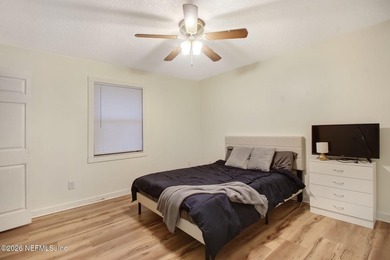Back on the market! This gorgeous 3/2 with a loft is perfect for - photo 18