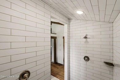 Rarely does a property offer this level of flexibility, privacy - photo 31