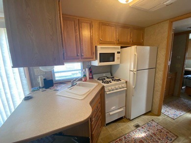 Large Park Trailer with two bedrooms. One and one half bathrooms - photo 4