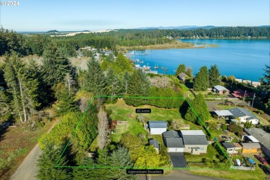 Siltcoos Lake Home For Sale in Westlake Oregon