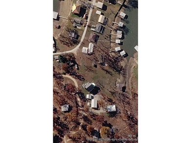 Lakefront investment opportunity! This 3-bedroom, 1-bath home - photo 11