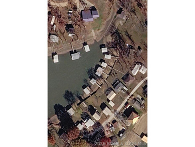 Lakefront investment opportunity! This 3-bedroom, 1-bath home - photo 12