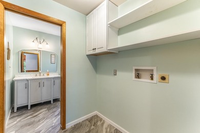 Exquisitely renovated, south-facing chalet-style lakefront - photo 17