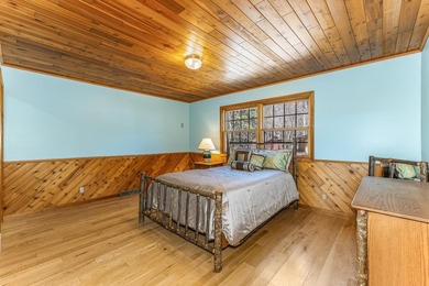 Exquisitely renovated, south-facing chalet-style lakefront - photo 18