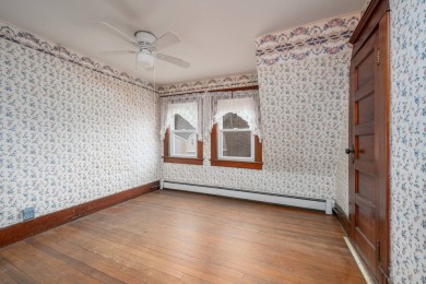 A rare Hamptons compound opportunity, this property presents - photo 8