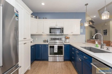 Experience the feeling of coming home to comfort, style & - photo 12
