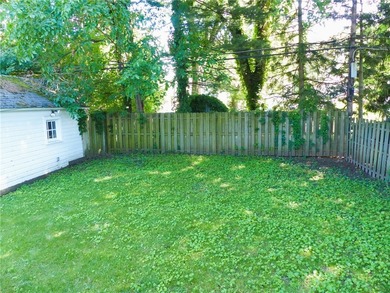 Charming three-bedroom Colonial filled with timeless character - photo 19
