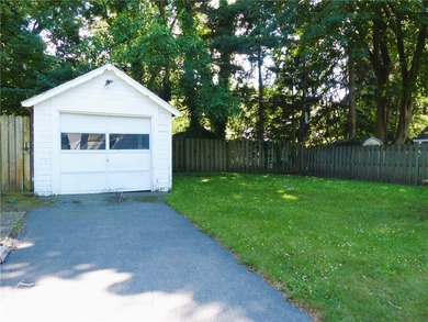 Charming three-bedroom Colonial filled with timeless character - photo 20