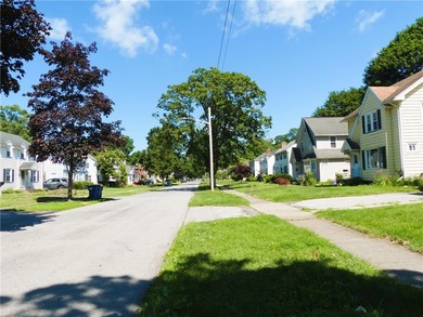 Charming three-bedroom Colonial filled with timeless character - photo 23