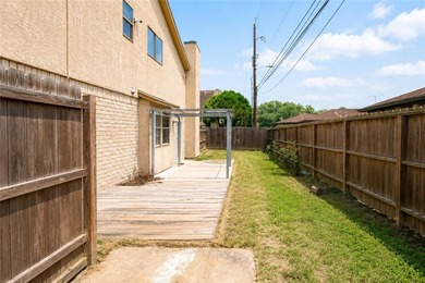 Tucked away in the desirable Calallen area, this 2 bedroom, 2.5 - photo 12