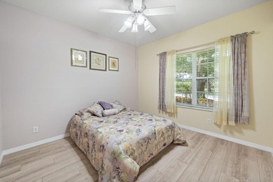 Welcome to this waterfront single-story residence in Country - photo 19