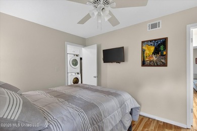 Tucked away in Lakeside Villa Condominiums, this charming - photo 31