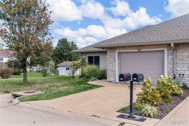 This well maintained end-unit villa is located in a 55+