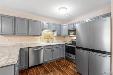 This well maintained end-unit villa is located in a 55+