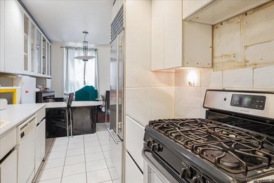 Charming 2-bedroom, 1-bathroom co-op apartment with breathtaking - photo 11