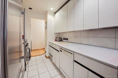 Charming 2-bedroom, 1-bathroom co-op apartment with breathtaking - photo 13