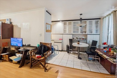 Charming 2-bedroom, 1-bathroom co-op apartment with breathtaking - photo 18