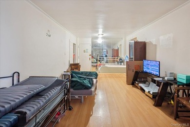 Charming 2-bedroom, 1-bathroom co-op apartment with breathtaking - photo 19