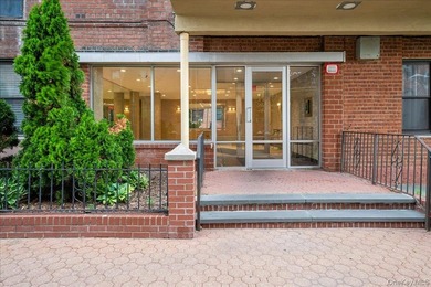 Charming 2-bedroom, 1-bathroom co-op apartment with breathtaking - photo 23