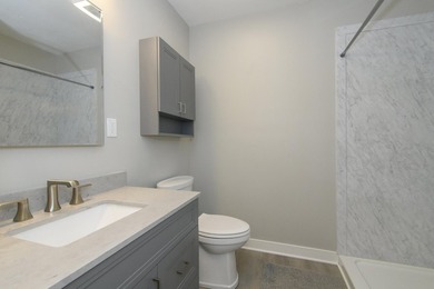 Move right into this well-maintained 2-bedroom, 1-bath Milwaukee - photo 6
