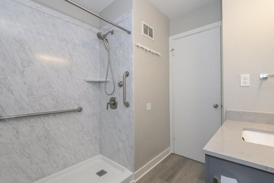 Move right into this well-maintained 2-bedroom, 1-bath Milwaukee - photo 7