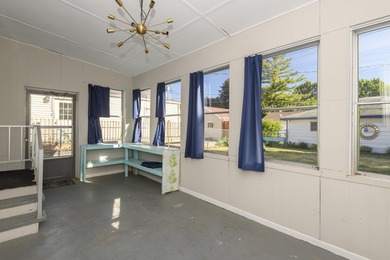 Move right into this well-maintained 2-bedroom, 1-bath Milwaukee - photo 10