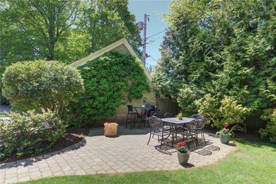 On a tree-lined street in one of Newport's loveliest - photo 42