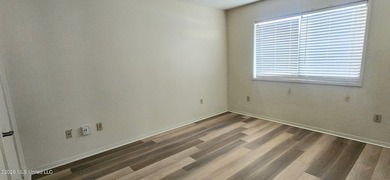 Welcome home to this charming, move-in-ready condo in Rivendell - photo 11