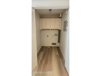 Welcome home to this charming, move-in-ready condo in Rivendell - photo 15