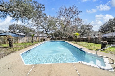 POOL HOME IN THE HEART OF NICEVILLE - ask about SELLER credit - photo 30