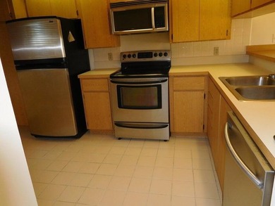 BRIGHT 3RD FLOOR 2BDRM/2BTH COND WITH GREAT VIEWS OFF OF GREAT - photo 2