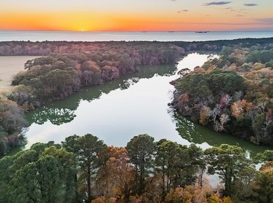 Nestled along the peaceful shores of Lake Allure, this - photo 4