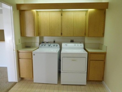 BRIGHT 3RD FLOOR 2BDRM/2BTH COND WITH GREAT VIEWS OFF OF GREAT - photo 8