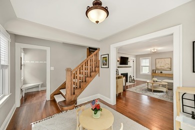 Welcome to 912 E Meadow! This timeless colonial is filled with - photo 11