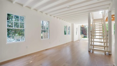 Enchanting Modern Beach House This enchanting 1930s cottage has - photo 11