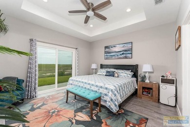 Beautifully maintained Golf Villa tucked in a peaceful - photo 11