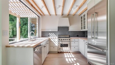 Enchanting Modern Beach House This enchanting 1930s cottage has - photo 12