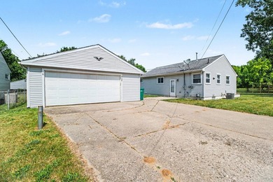 Move right in to this charming ranch style home just across from - photo 14