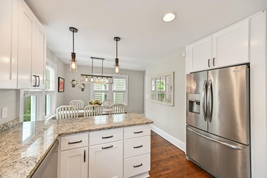Welcome to 912 E Meadow! This timeless colonial is filled with - photo 14