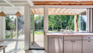 Enchanting Modern Beach House This enchanting 1930s cottage has - photo 14