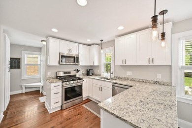 Welcome to 912 E Meadow! This timeless colonial is filled with - photo 16