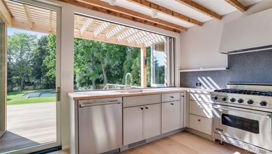 Enchanting Modern Beach House This enchanting 1930s cottage has - photo 16