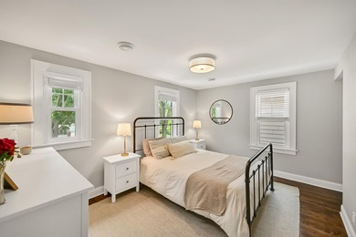 Welcome to 912 E Meadow! This timeless colonial is filled with - photo 18