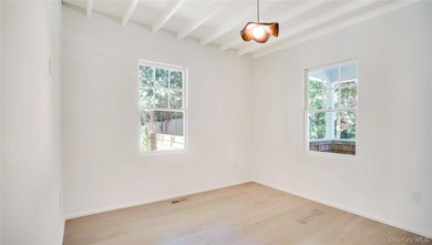Enchanting Modern Beach House This enchanting 1930s cottage has - photo 18