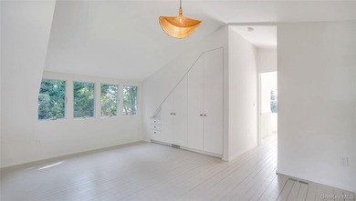 Enchanting Modern Beach House This enchanting 1930s cottage has - photo 22