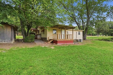 This move in ready home offers 3 bedrooms, 1 1/2 baths with - photo 26